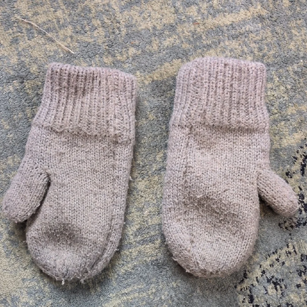 Cat & Jack Gray Mittens with Blue Dinosaur Spikes